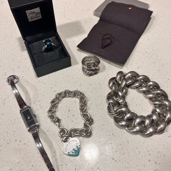 GUCCI Stainless Steel Ladies Watch - Picture 2 of 2